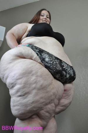 Fat Ass BBW Pear with Thick Cellulite Thighs