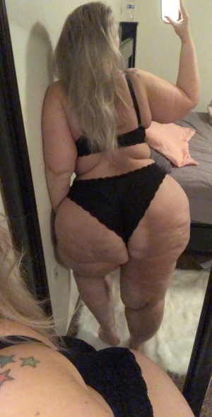 Thick Ass Amateur PAWG with a Fat Cellulite Booty