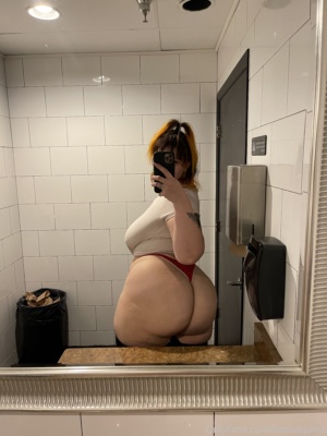 Big Butt Amateur Booty Selfie
