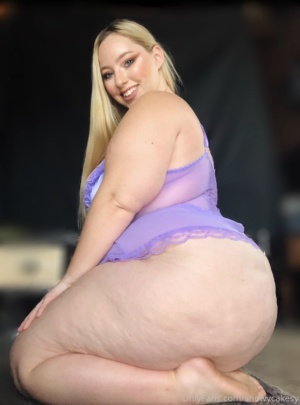 Big Butt Blonde BBW PAWG