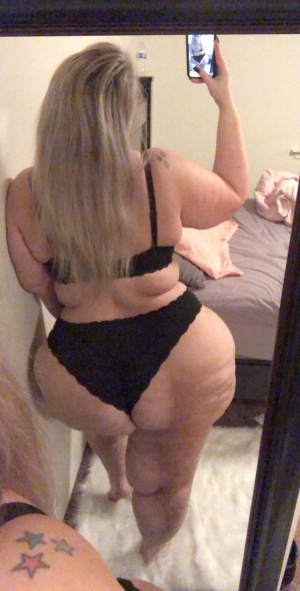 Blonde PAWG with Big Hips and a Jiggly Cellulite Ass