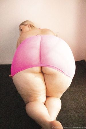 Fat Ass Blonde PAWG with a Jiggly White Ass