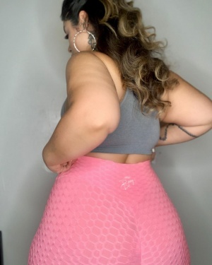 Giant Latina Bubble Butt Bouncing