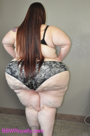 Massive White Ass and Jiggly Cellulite Thighs