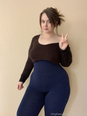 Perfect Teen PAWG with an Hourglass Figure in Spandex