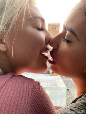 Sexy Teen Pawgs Kissing Passionately