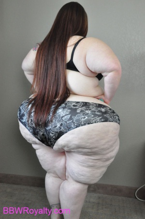 Super Thick SSBBW with a Pear Shaped Ass