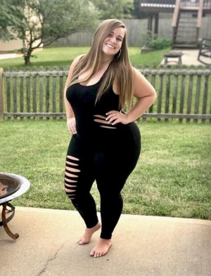 Thick Ass Blonde PAWG in Ripped Leggings